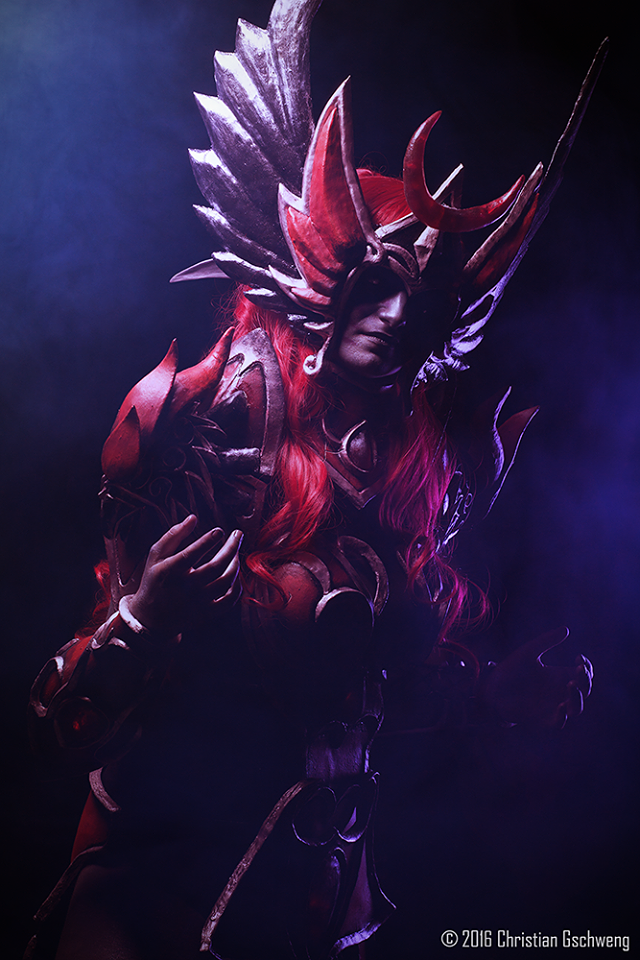 Cosplay Tyrande Maestra en rojo por Vilina Cosplay Cosplay Tyrande Maestra en rojo por Vilina Cosplay
